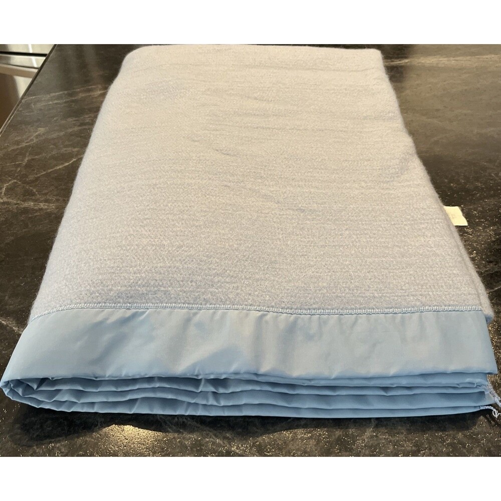 Vintage Twin Chatham Baby Blue Acrylic Blanket Nylon Satin Trim 88x64 - USA